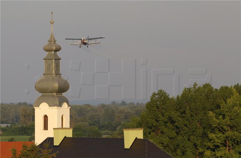 Osijek: Borba s komarcima počela zaprašivanjem iz zraka