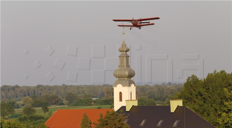 Osijek: Borba s komarcima počela zaprašivanjem iz zraka