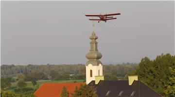 Osijek: Borba s komarcima počela zaprašivanjem iz zraka