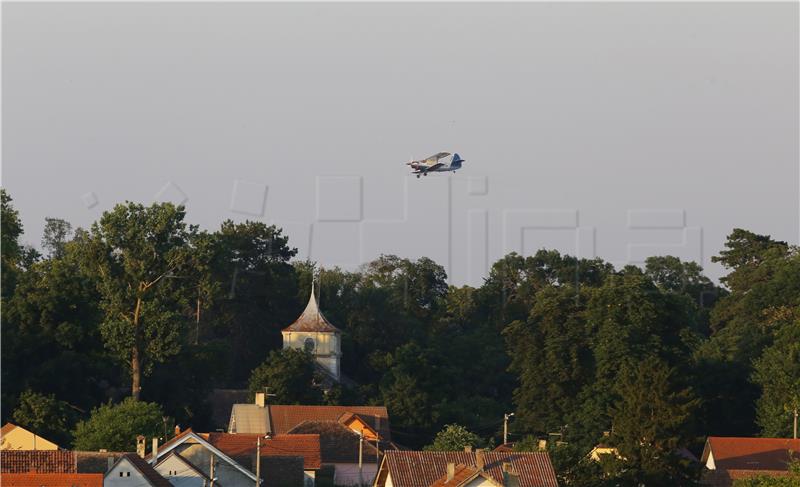 Osijek: Borba s komarcima počela zaprašivanjem iz zraka