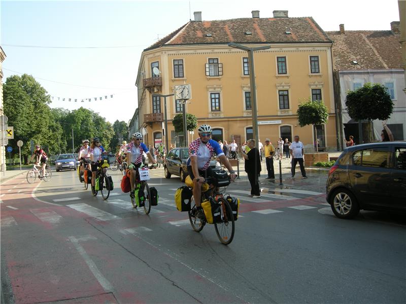 Šestero Siščana biciklima krenulo na put do Vatikana