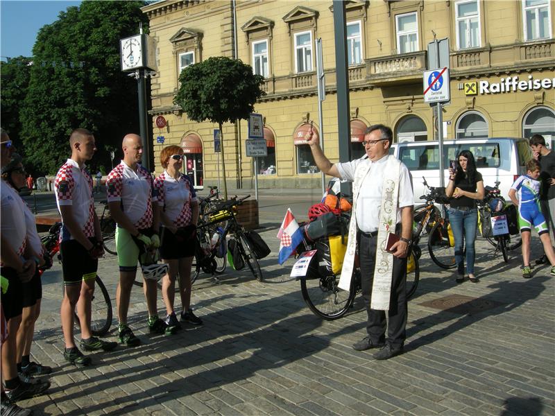 Šestero Siščana biciklima krenulo na put do Vatikana