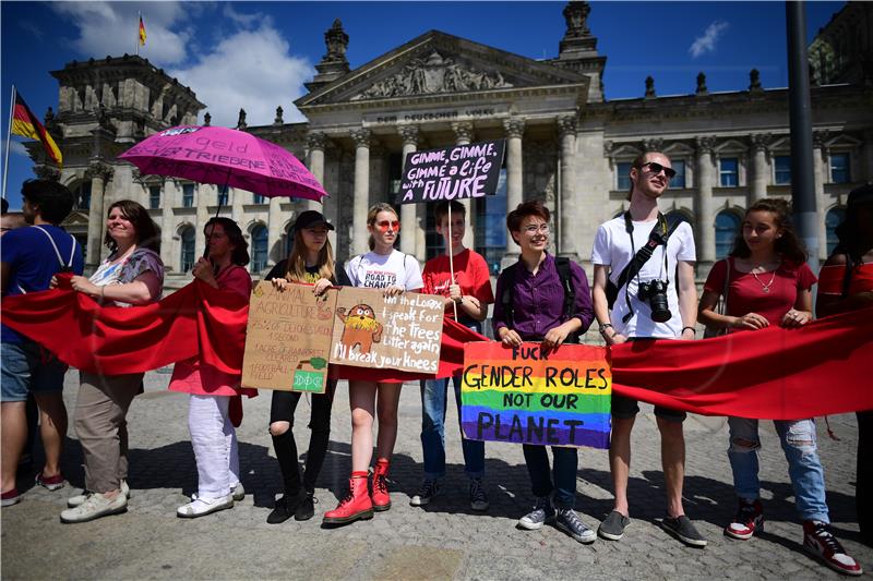 Njemački učenici na klimatskom prosvjedu u Berlinu okružili Bundestag 