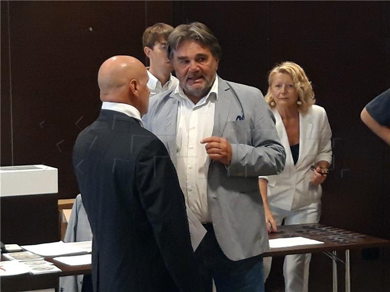 Rovinj: Ivan Jakovčić predstavio svoju knjigu "Parfait !"