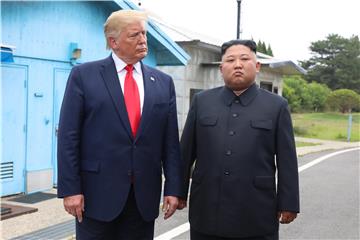 Trump i Kim za obnovu pregovora o nuklearnom pitanju