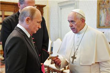 Putin i papa Franjo imali "sadržajne" razgovore