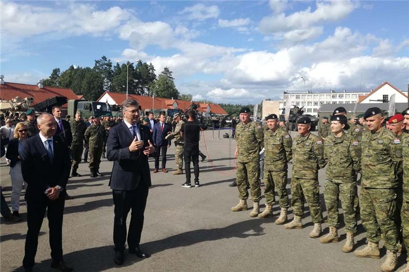 Plenković i Krstičević s hrvatskim vojnicima u Poljskoj