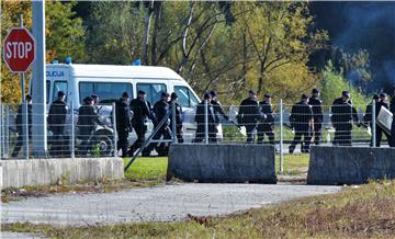 Policija pronašla ilegalne migrante koji su se međusobno ozlijedili noževima 