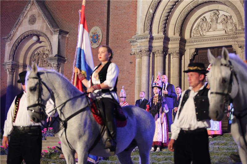 Svečano otvoreni 53. Đakovački vezovi