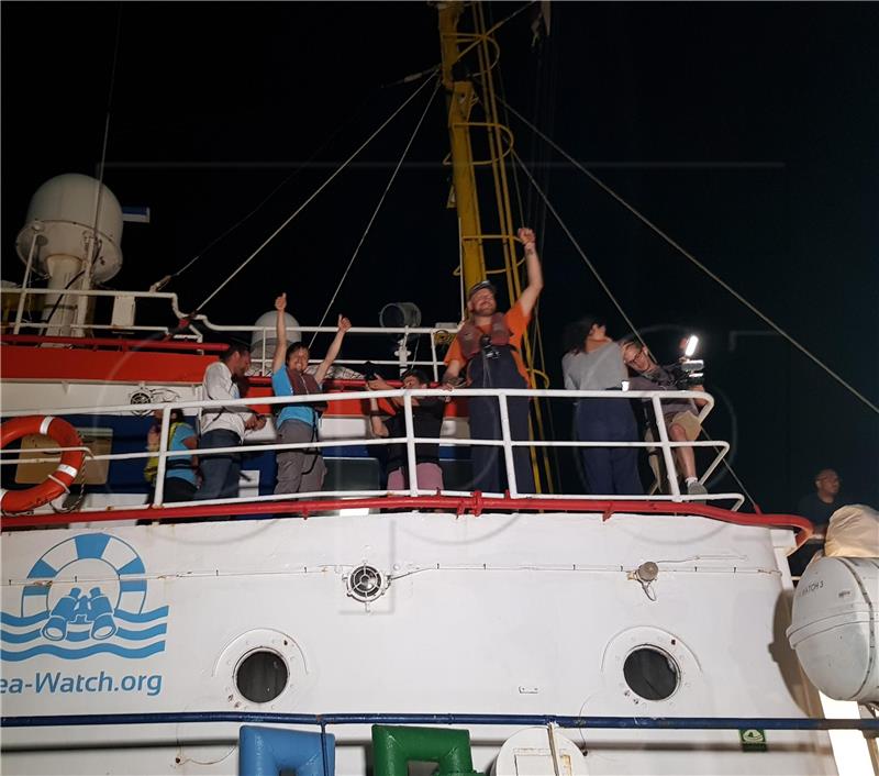 Njemačka: Prosvjed tisuća ljudi iz solidarnosti prema migrantima i spasiocima na Mediteranu