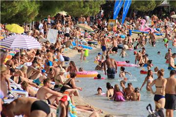  Gužve na makarskim plažama