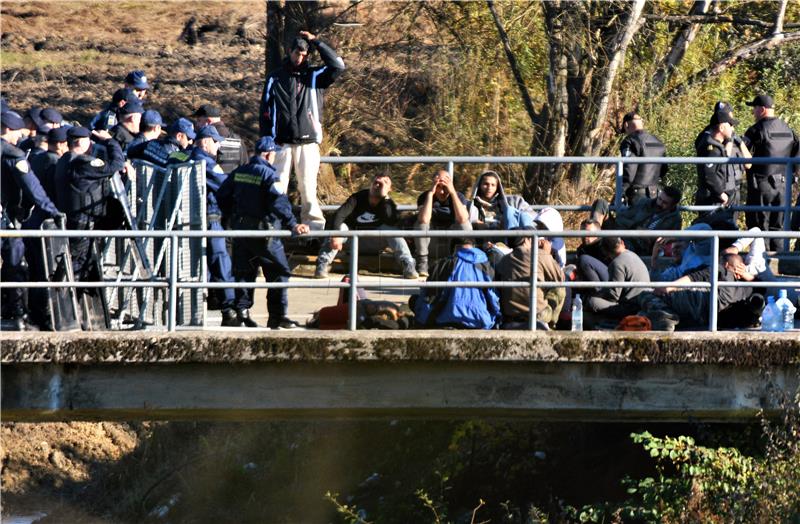 Slovenija: policija svladala navodnog migranta koji je napao taksista