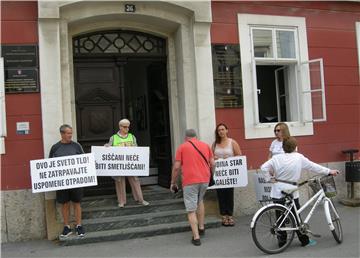 Sisak: Počeo višednevni prosvjed protiv odlagališta medicinskog otpada