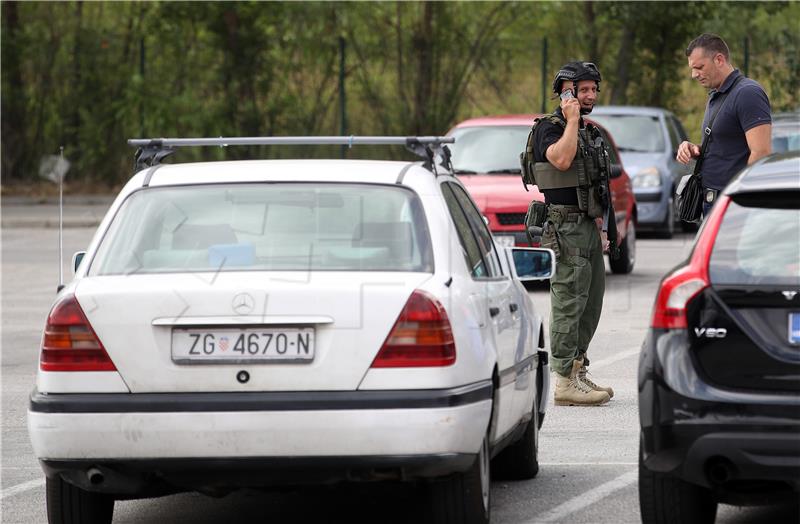 Dvojica pljačkaša upala u banku na Črnomercu - jedan ranjen i uhićen, drugi u bijegu