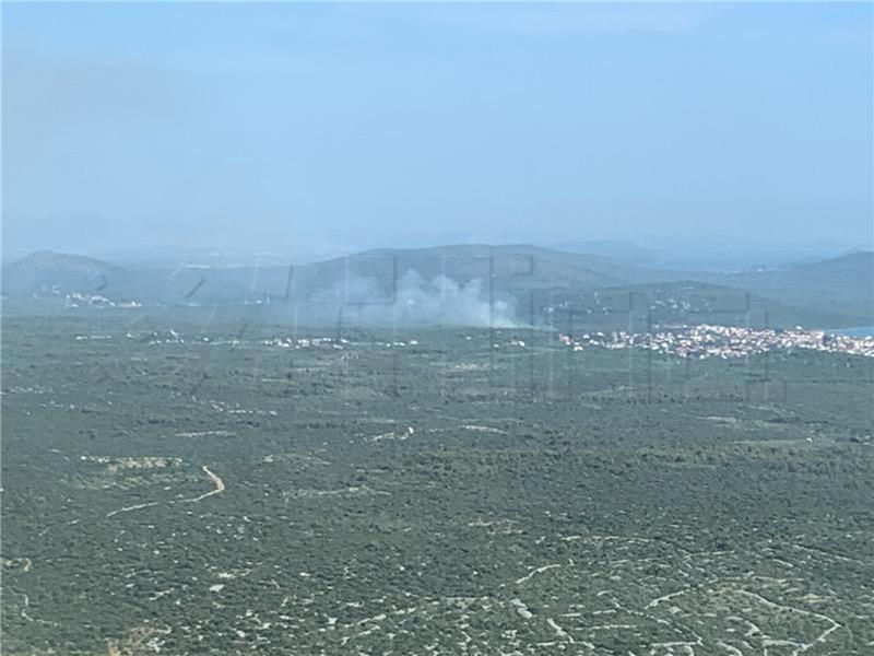 Gašenje požara na području Pirovca