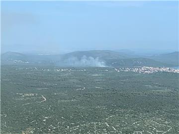 Gašenje požara na području Pirovca