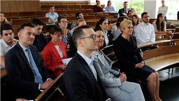  Grabar-Kitarović posjetila Hrvate na Tehnološkom sveučilištu ETH u Zuerichu 