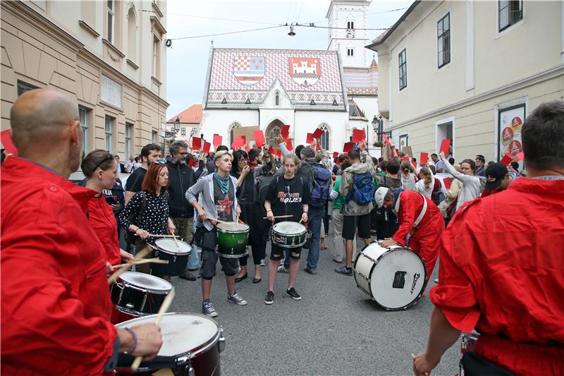 Prosvjed protiv GUP-a ispred Gradske skupštine