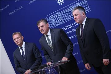 HSS: Jedina dobra rekonstrukcija Vlade bili bi prijevremeni izbori