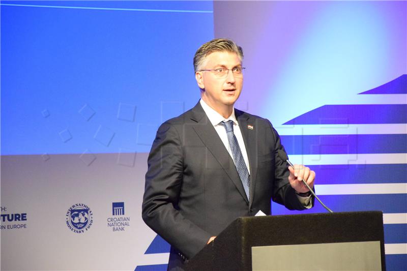 Plenković: Demografski izazov ključan za opstanak hrvatskog naroda