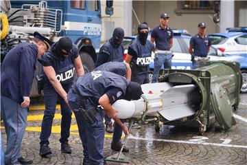 Racija na neonaciste u Italiji, zaplijenjena čak i jedna raketa zrak-zrak