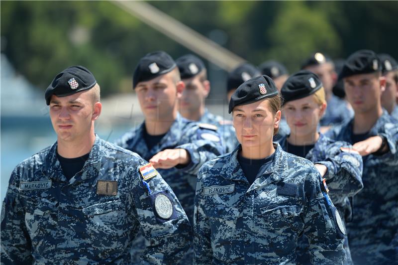 Plovidba prvog naraštaja kadeta Vojnog pomorstva brodom ŠB-72