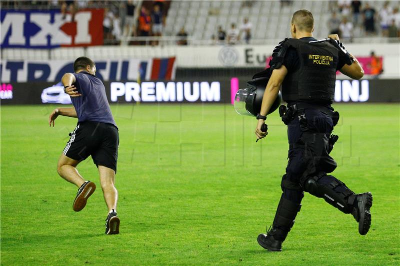 Drama na Poljudu, navijači pokušali napasti igrače