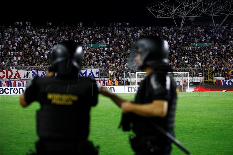 Drama na Poljudu, navijači pokušali napasti igrače