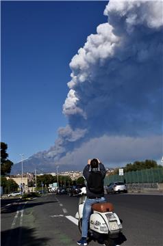 Letovi prizemljeni na Siciliji zbog erupcije Etne