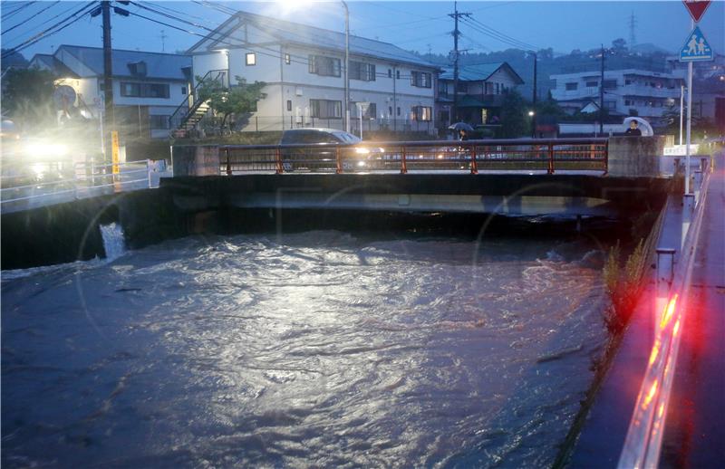 Obilne kiše pogodile zapadni Japan, evakuacija više desetaka tisuća ljudi