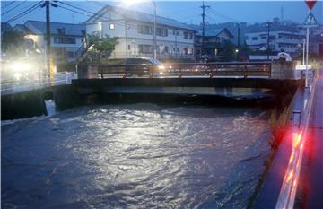 Obilne kiše pogodile zapadni Japan, evakuacija više desetaka tisuća ljudi