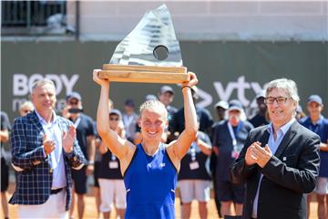 WTA Lausanne - Prvi naslov za Ferro