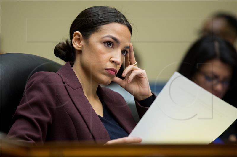 Smijenjena dva policajca koji su pozivali na ubojstvo Ocasio-Cortez