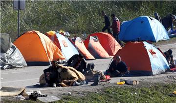 Toplinski val dodatno baca u očaj migrante blokirane u BiH 