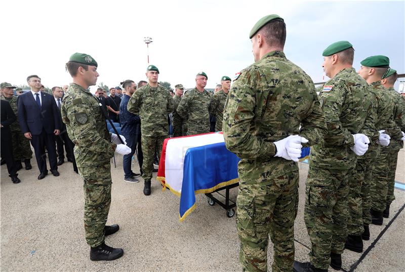 Lijes s tijelom poginulog hrvatskog vojnika Briškog stigao u domovinu