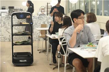 SOUTH KOREA RRESTAURANT ROBOT