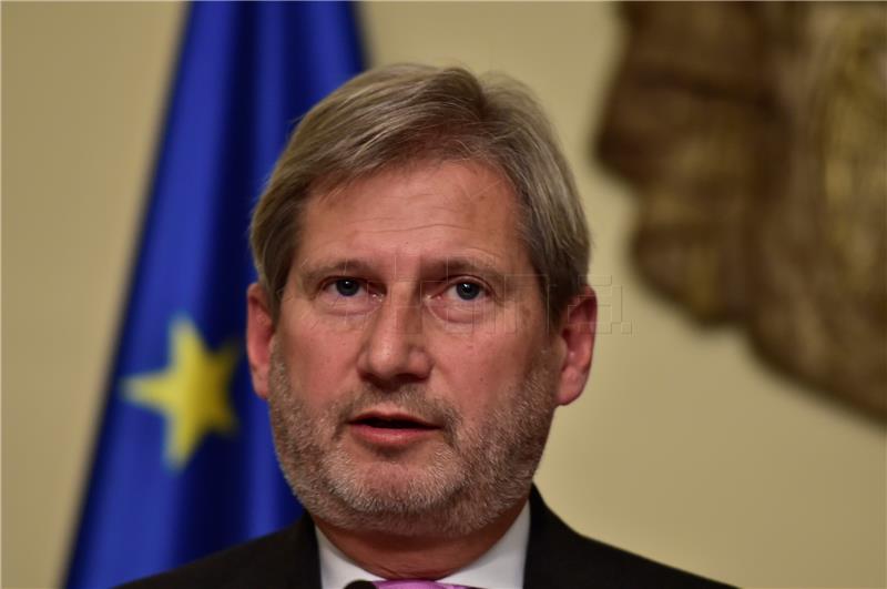 Hahn calls on Serbia to step up reforms