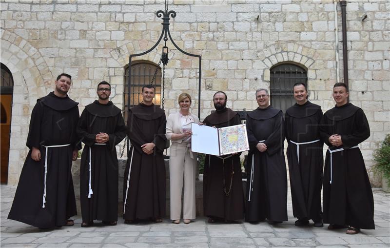 President Grabar-Kitarovic meets with Croatian Franciscans in Jerusalem