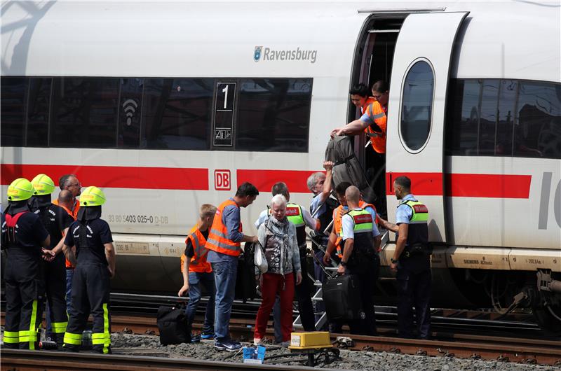 Njemačka: muškarac gurnuo pod vlak osmogodišnjeg dječaka, dječak umro od ozljeda