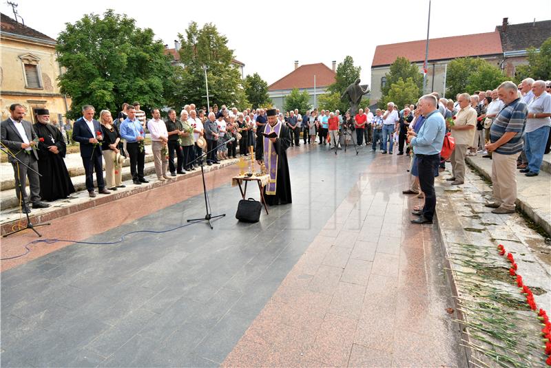 SNV odao počast Srbima ubijenima u ustaškim zločinima 1941. u Glini