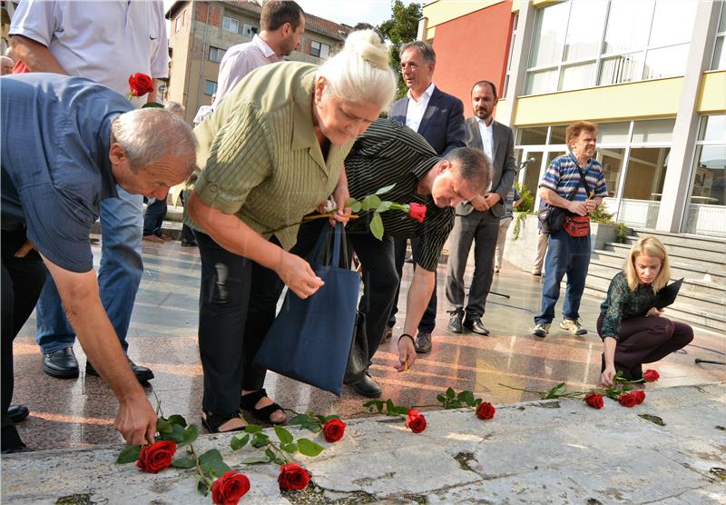 SNV odao počast Srbima ubijenima u ustaškim zločinima 1941. u Glini