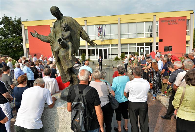 SNV odao počast Srbima ubijenima u ustaškim zločinima 1941. u Glini