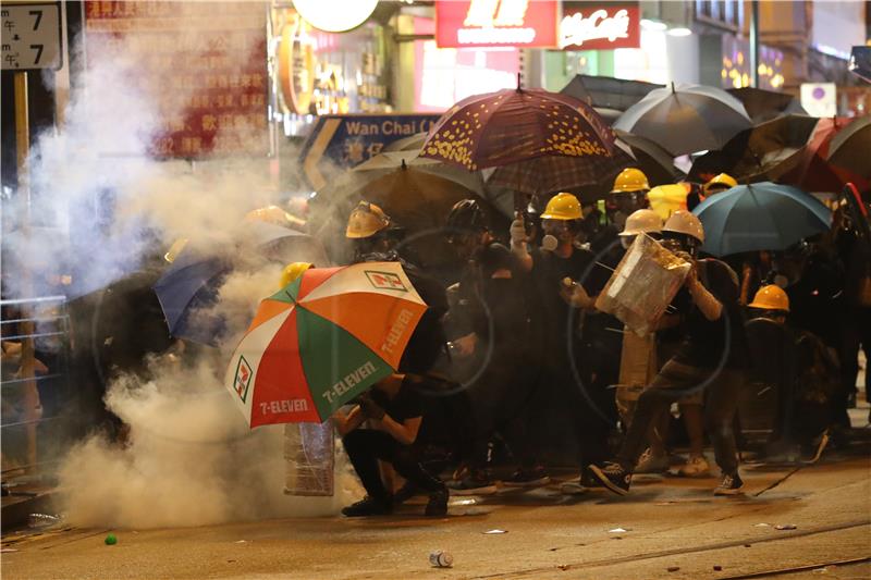 Hong Kong optužio 44 prosvjednika za nerede, platili jamčevinu