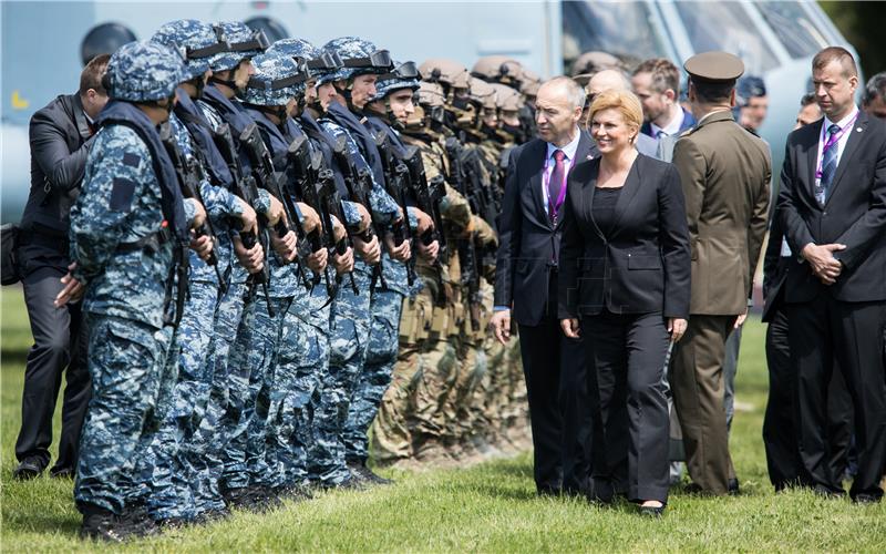 Promaknuto i pohvaljeno 106 vojnika u povodu Dana pobjede i 24. obljetnice "Oluje"