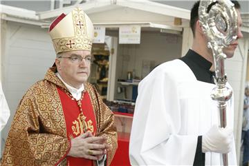 Kardinal Bozanić izrazio dobrodošlicu mons. Boži Radošu u zajedništvo biskupa