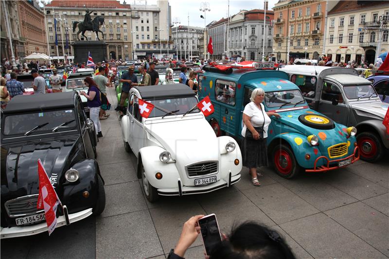 Citroen slavi svoj 100-ti rođendan - na Trgu bana Jelačića  stotinjak Spačeka 