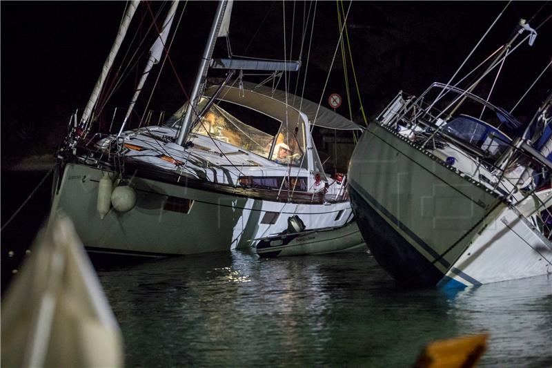 Olujno nevrijeme nasukalo dvije jedrilice u Splitu