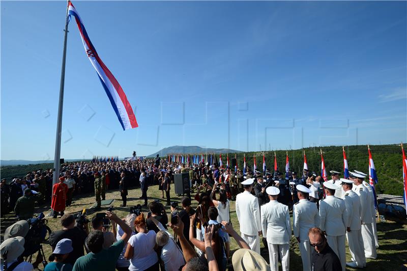 DAN POBJEDE Na Kninskoj tvrđavi podignuta zastava Republike Hrvatske