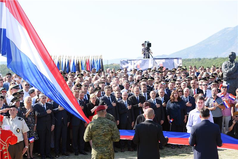 DAN POBJEDE Na Kninskoj tvrđavi podignuta zastava Republike Hrvatske