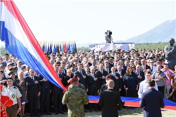 DAN POBJEDE Na Kninskoj tvrđavi podignuta zastava Republike Hrvatske